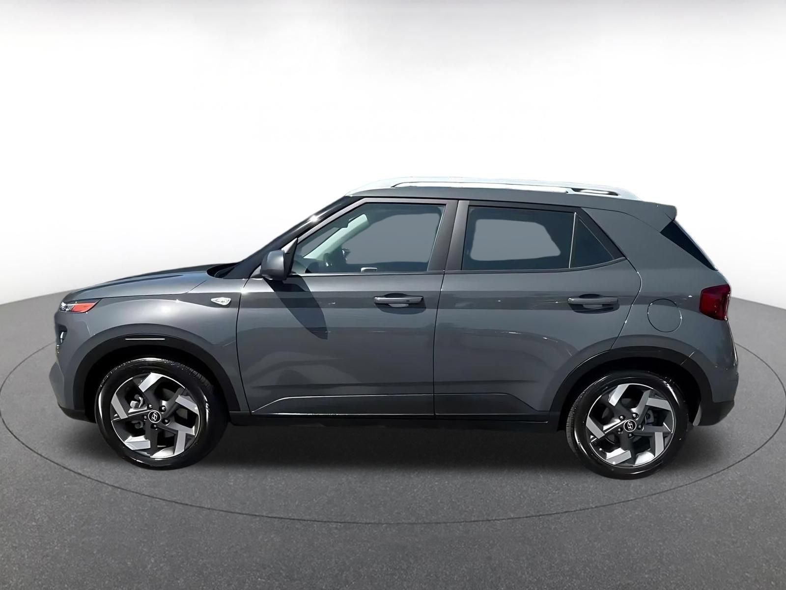 Used 2026 Hyundai Venue SEL FWD image 8