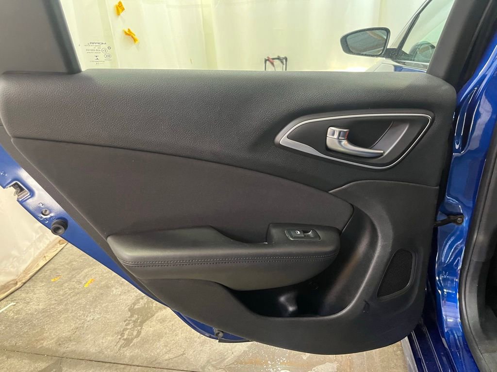 Used 2015 Chrysler 200 Limited w/ Convenience Group FWD image 23