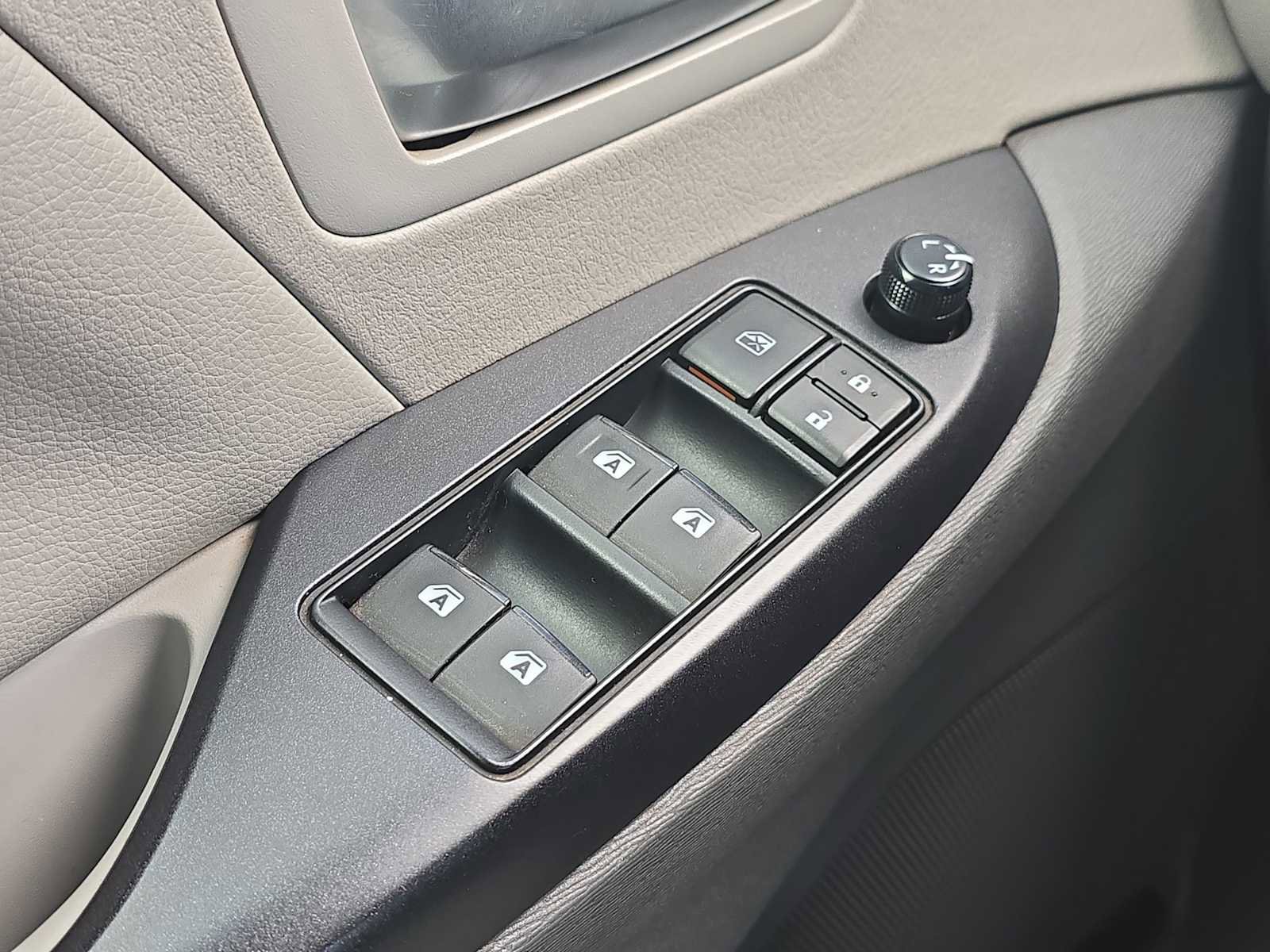 Used 2017 Toyota Sienna LE image 16