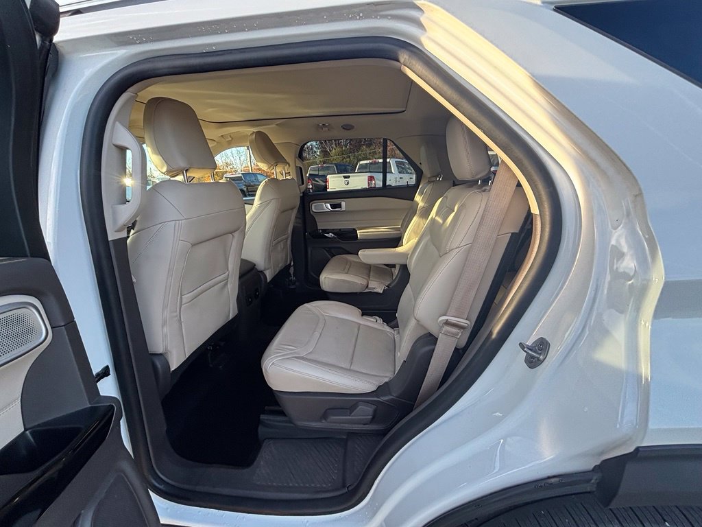 Certified 2022 Ford Explorer Platinum w/ Equipment Group 601A AWD/4WD image 50