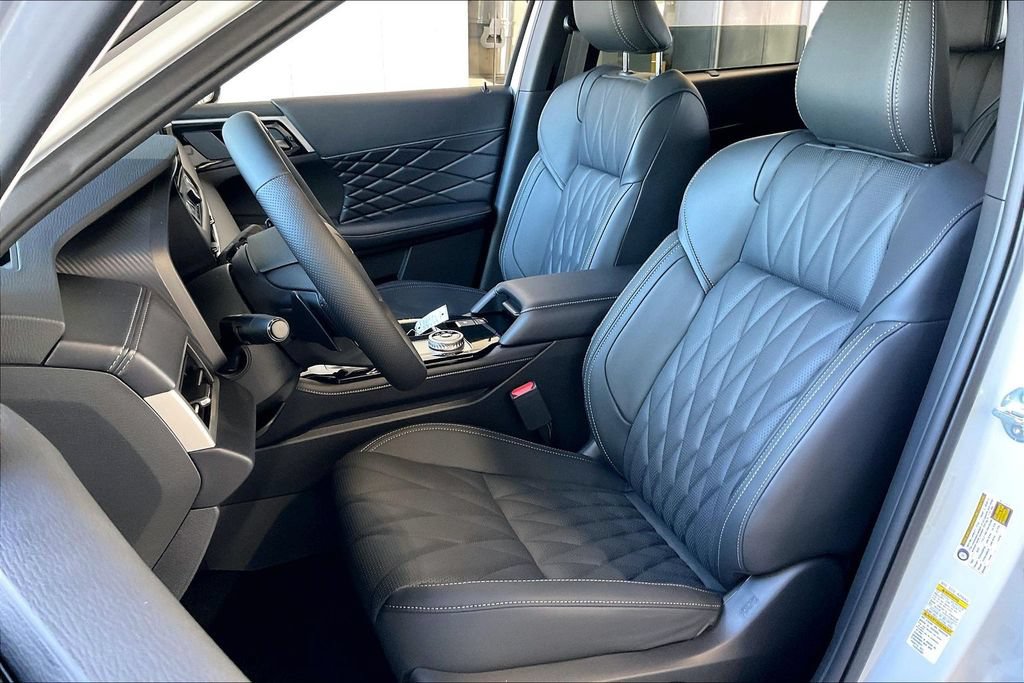 New 2026 Mitsubishi Outlander SEL Black Edition FWD image 9
