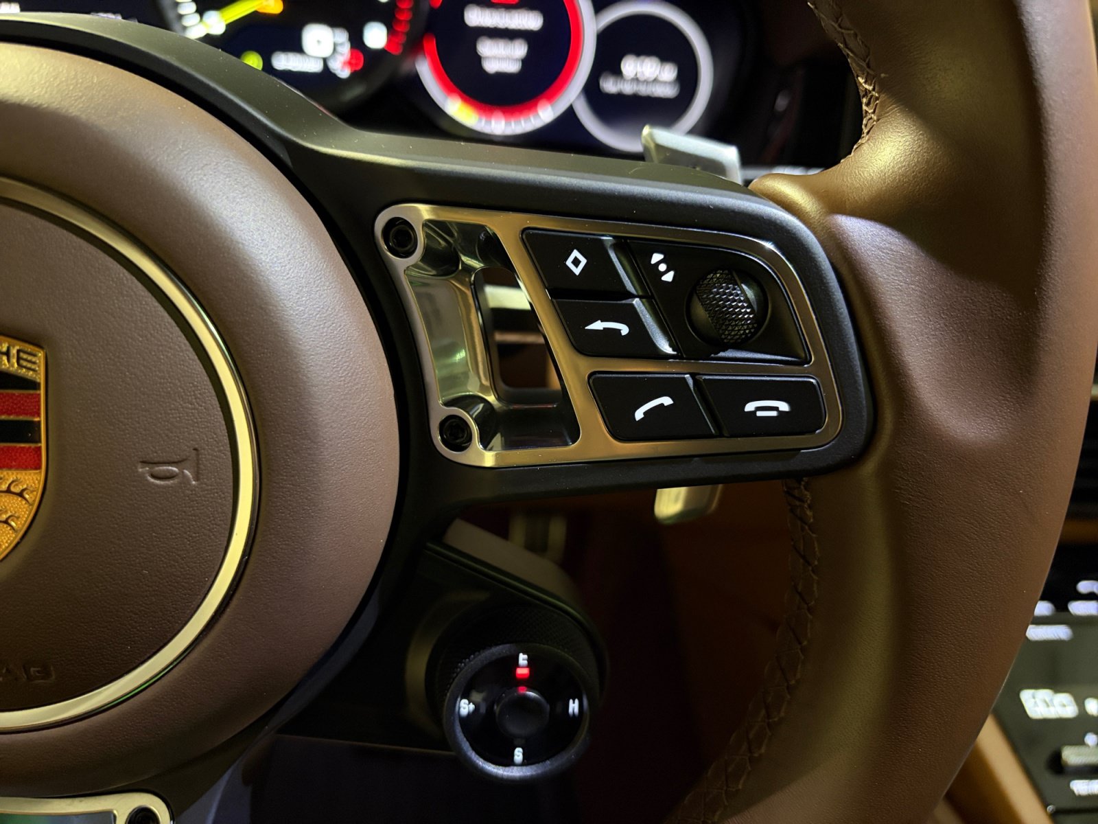 Certified 2023 Porsche Cayenne Turbo S AWD/4WD image 38