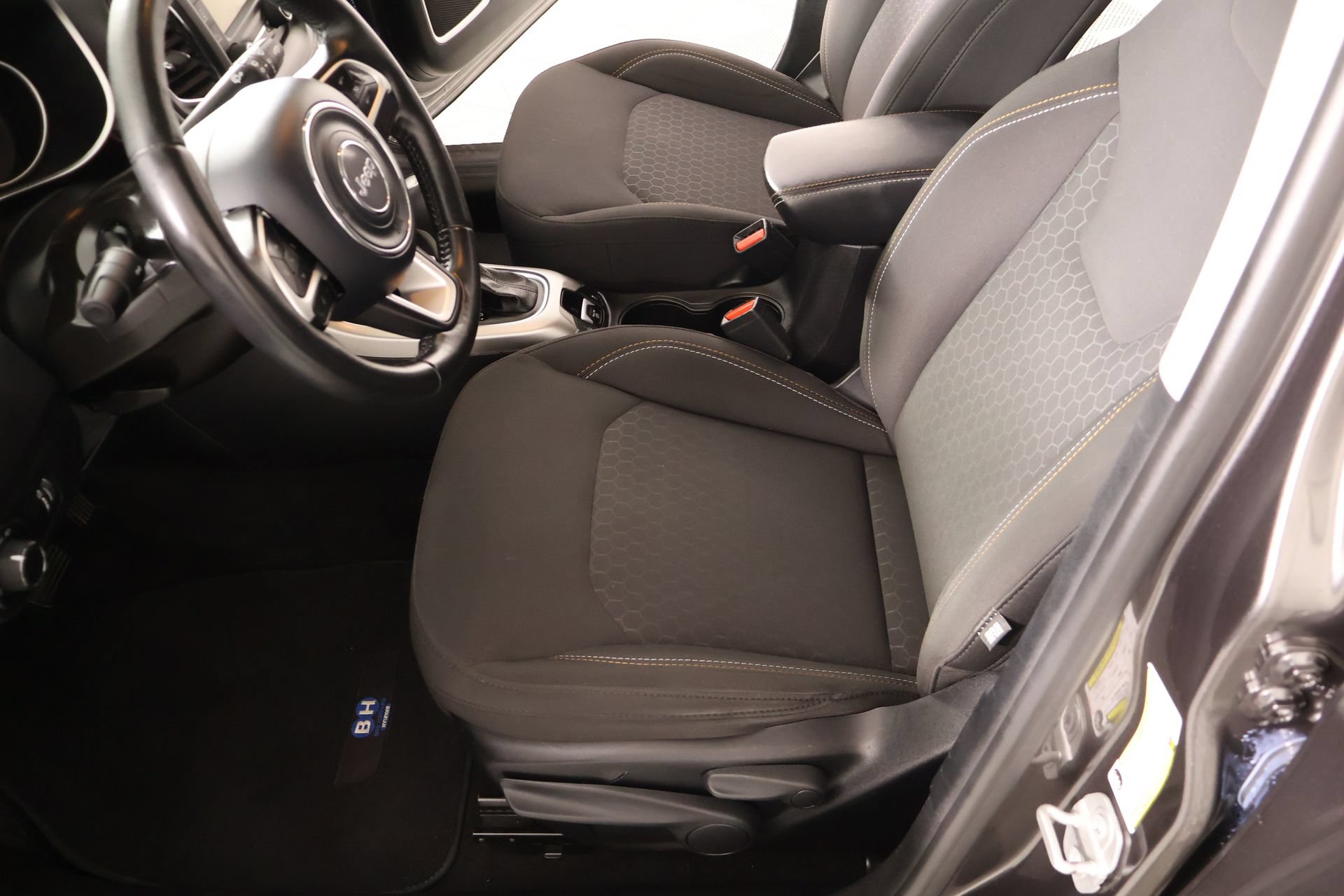 Used 2018 Jeep Compass Sport w/ Cold Weather Group FWD image 11