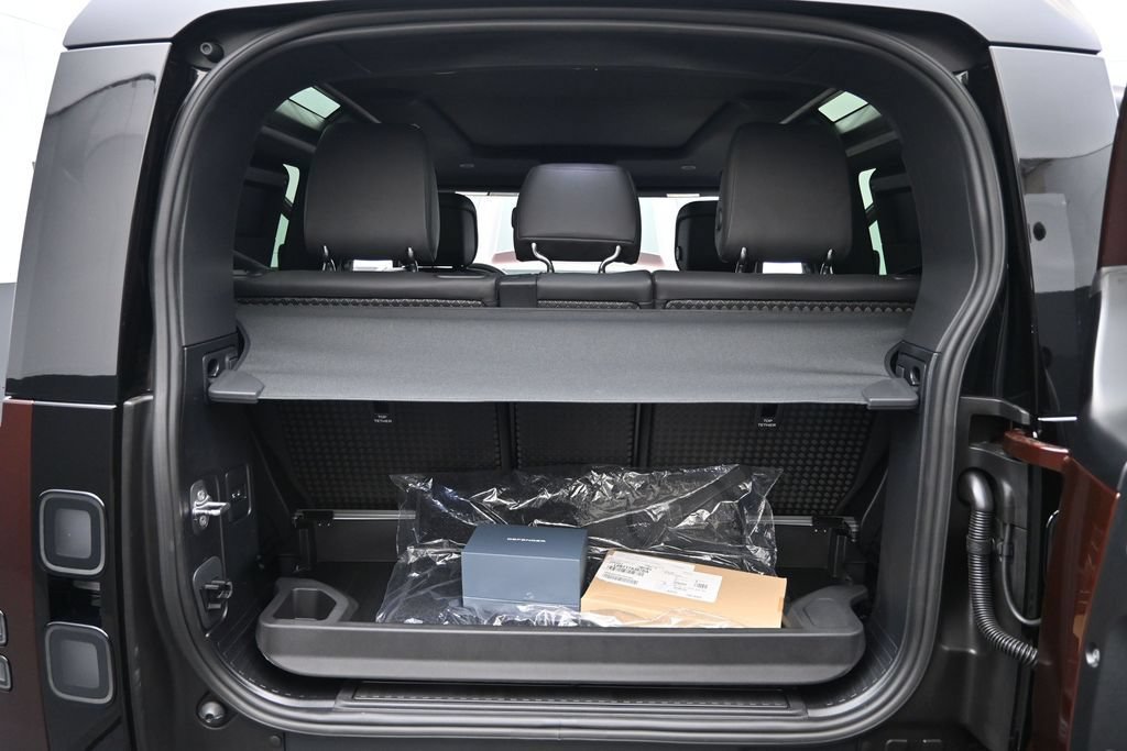 New 2026 Land Rover Defender 90 X-Dynamic SE AWD/4WD image 15