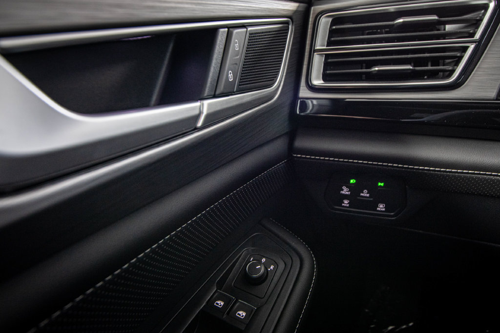New 2026 Volkswagen Atlas Cross Sport SE FWD image 37