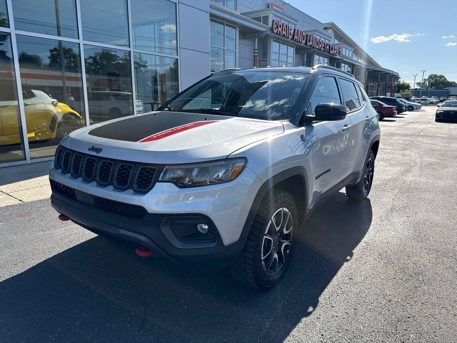 Used 2025 Jeep Compass Trailhawk AWD/4WD video 3