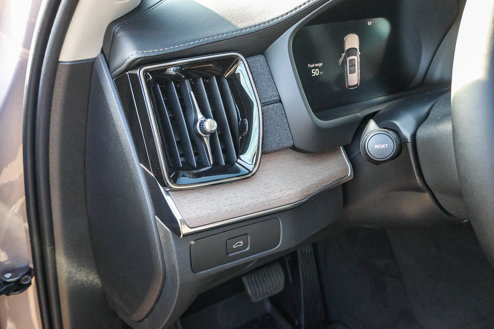 Used 2026 Volvo XC90 B5 Core w/ Protection Package Premier AWD/4WD image 32