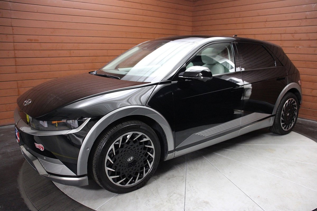 Used 2024 Hyundai Ioniq 5 Limited AWD/4WD image 8