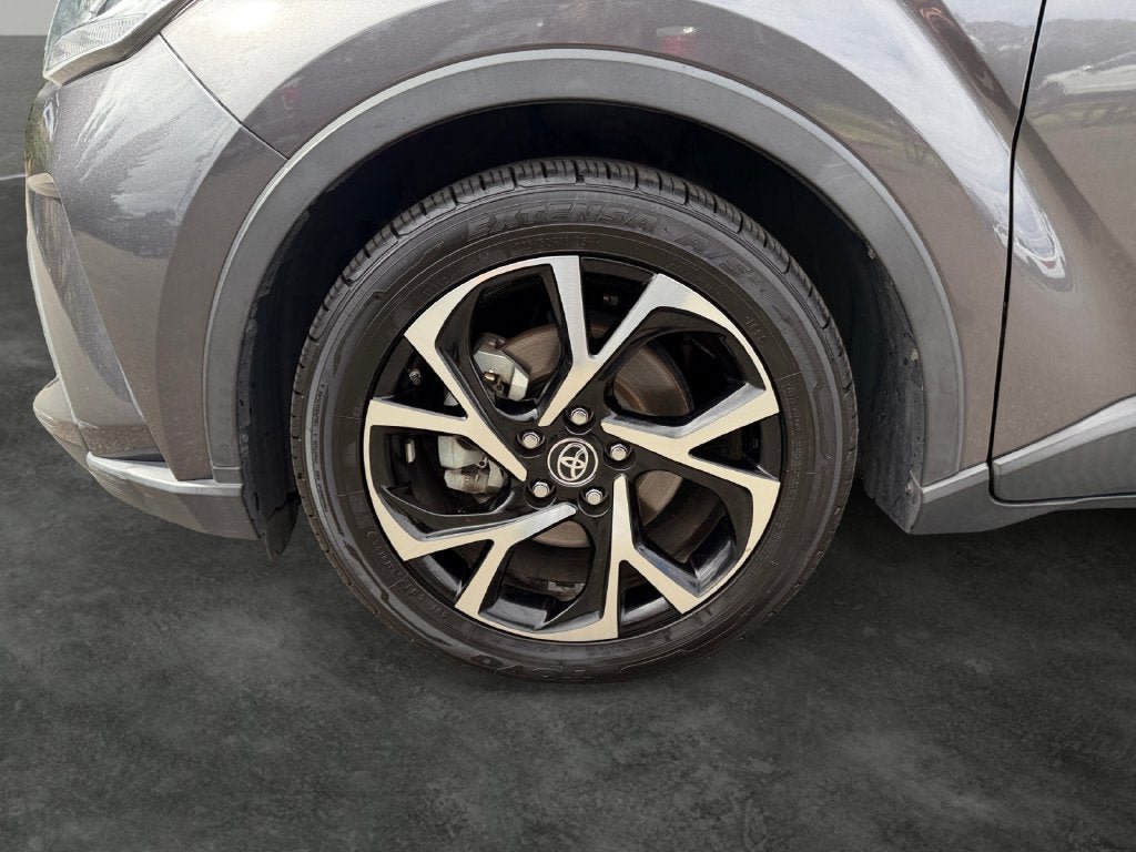 Used 2021 Toyota C-HR XLE FWD image 4