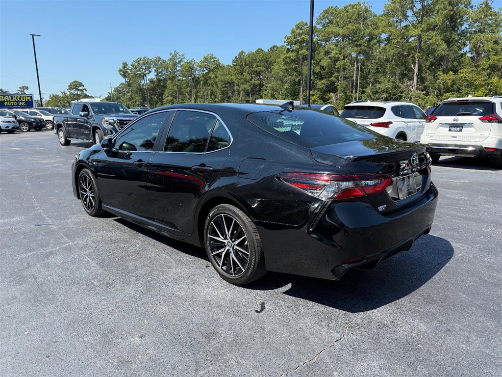 Used 2022 Toyota Camry SE image 5