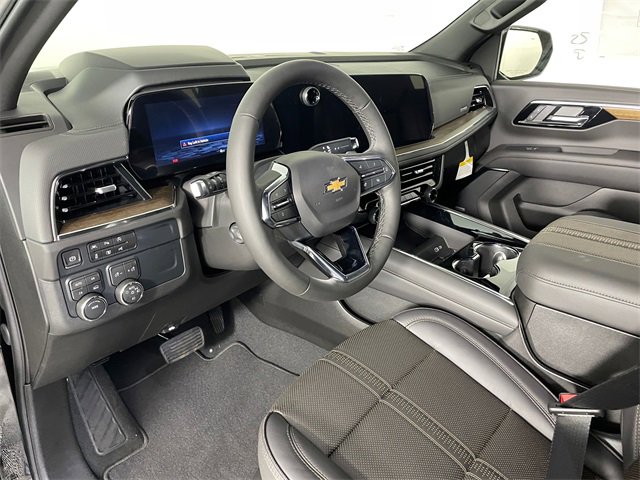 New 2025 Chevrolet Suburban High Country image 2