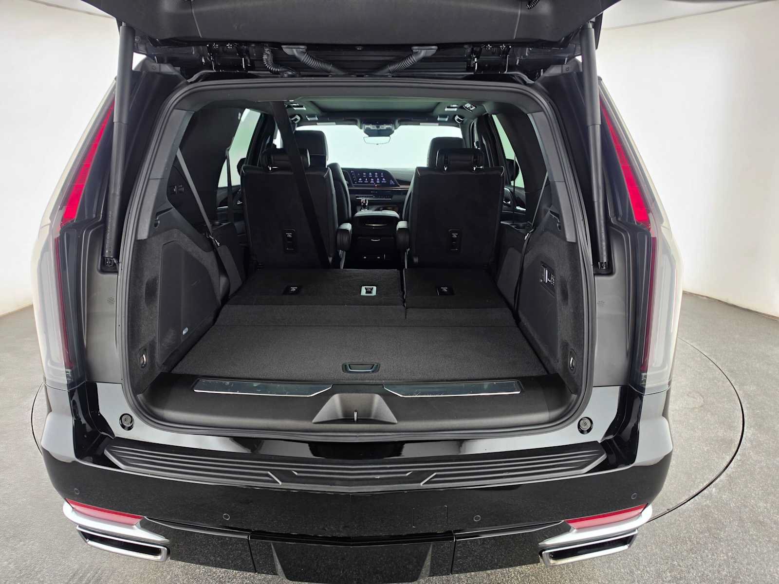 Used 2024 Cadillac Escalade Premium Luxury w/ Performance Package AWD/4WD image 16