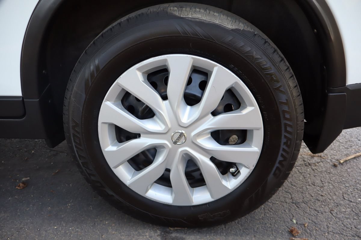 Used 2015 Nissan Rogue S AWD/4WD image 42