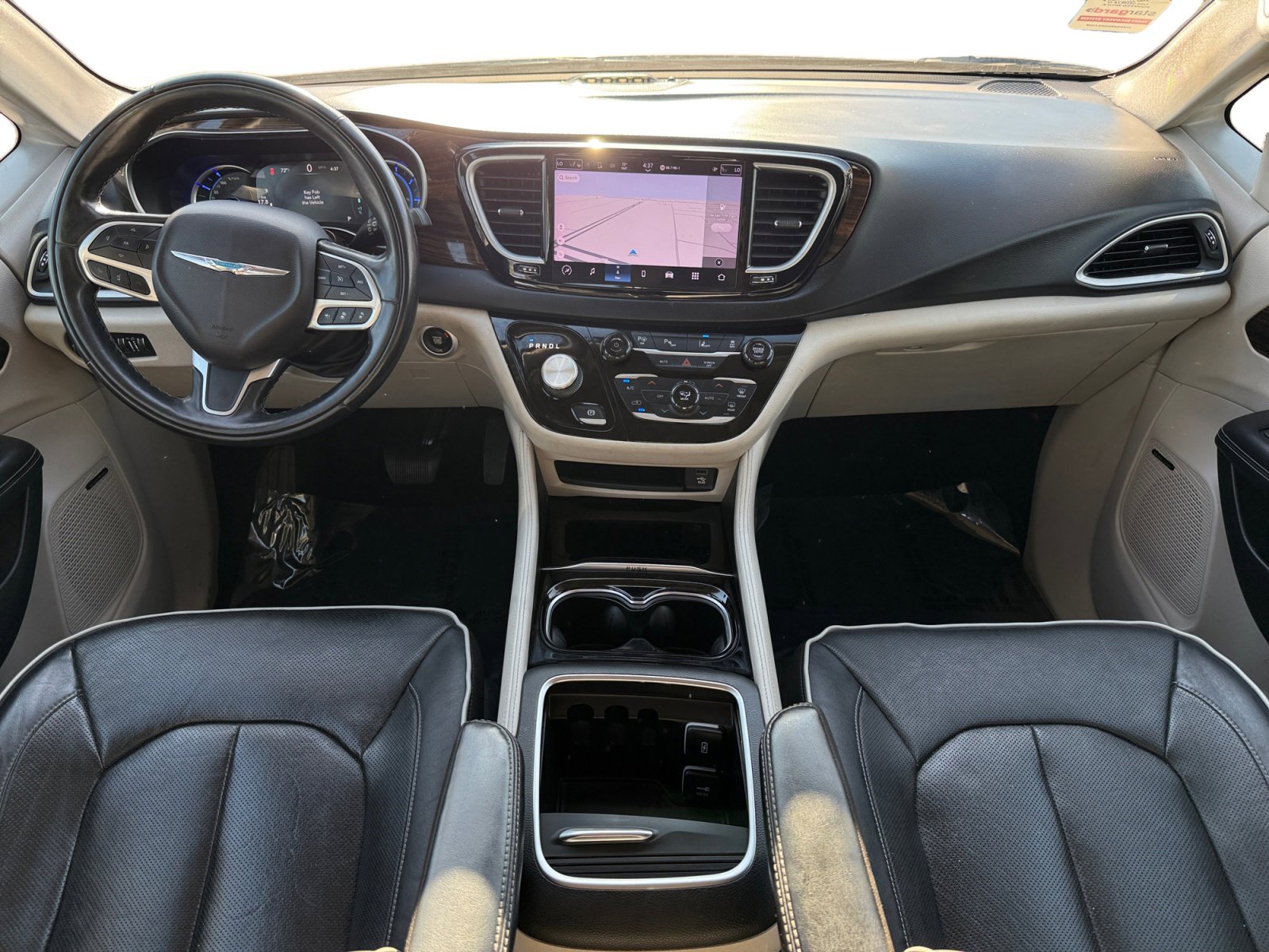 Used 2022 Chrysler Pacifica Limited w/ Uconnect Theater Family Group image 10