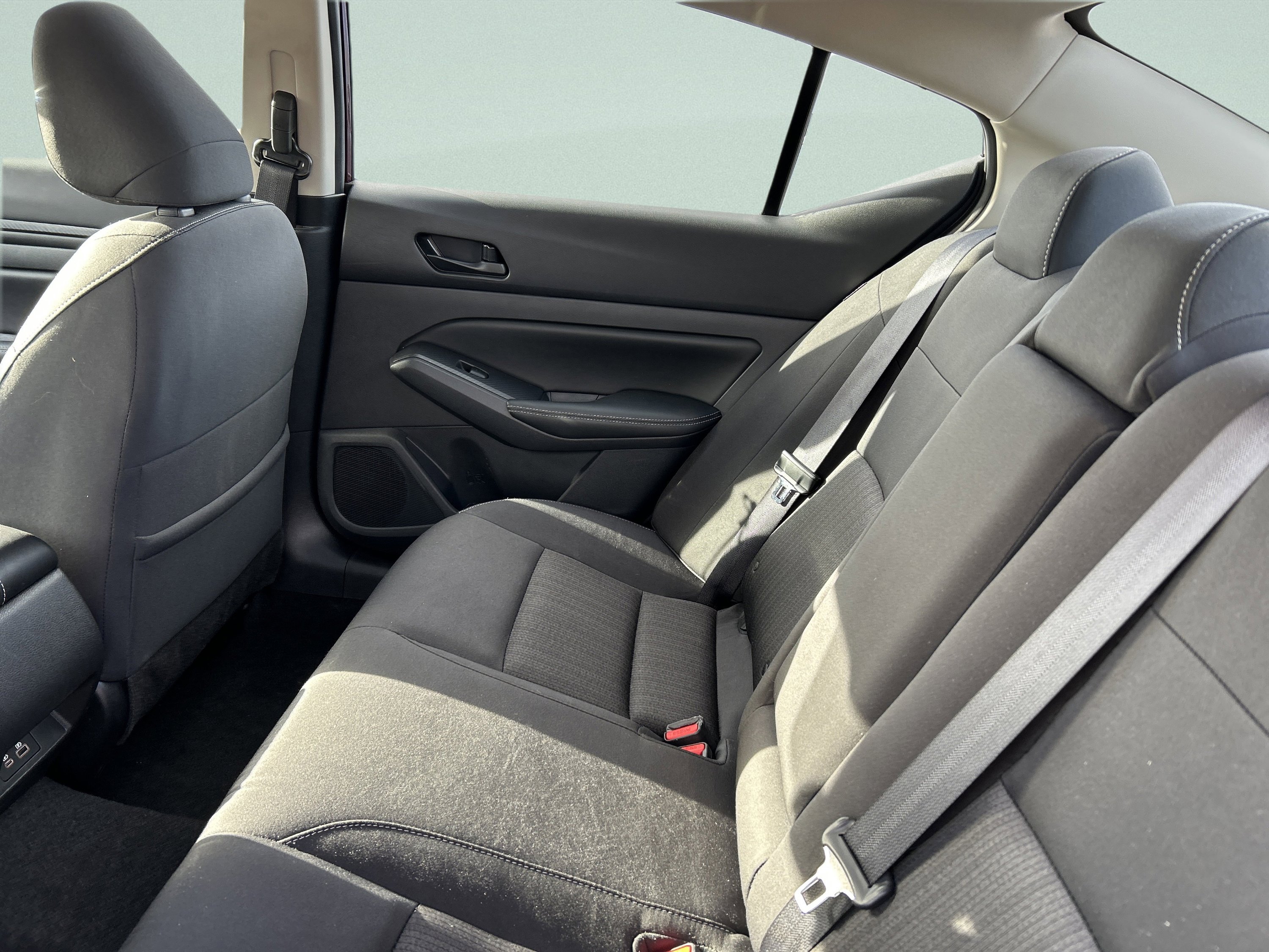 Used 2025 Nissan Altima 2.5 SV FWD image 14