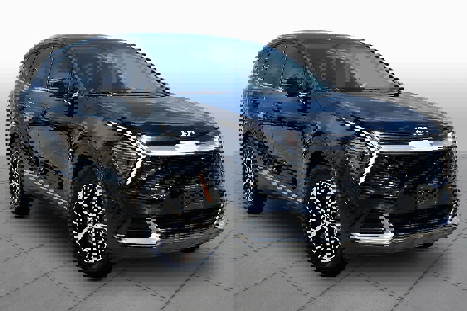 Used 2024 Kia Sportage EX image 3