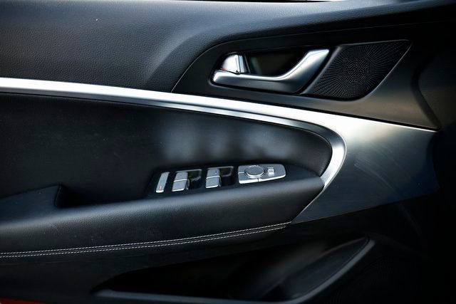 Used 2023 Genesis G70 2.0T image 14