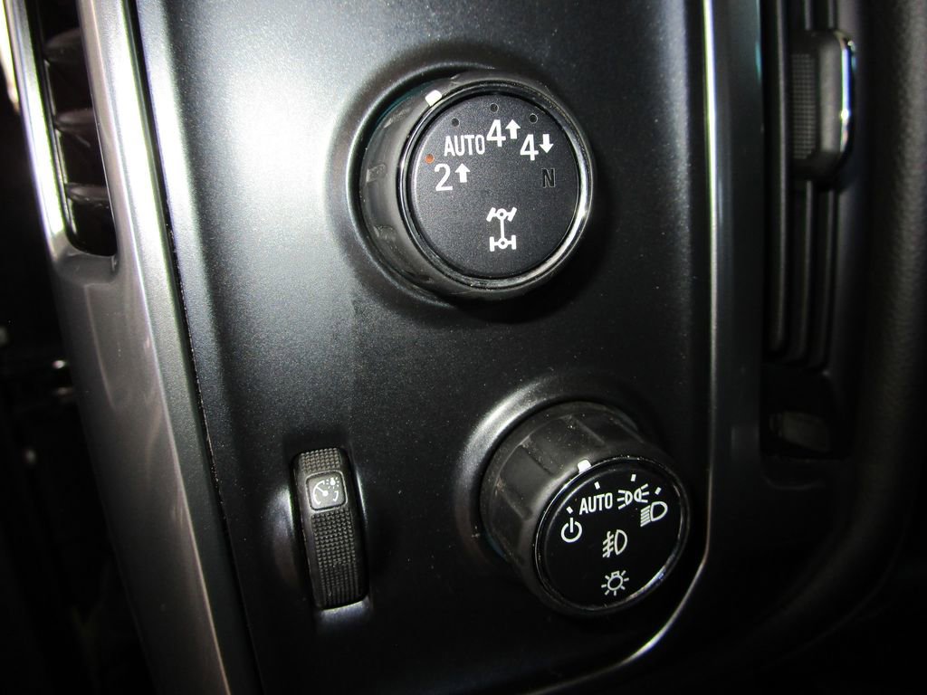 Used 2018 Chevrolet Silverado 1500 LTZ Z71 w/ Midnight Edition image 29