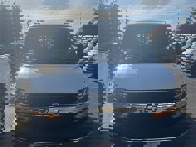 Used 2018 Chevrolet Express 2500 w/ Driver Convenience Package image 3