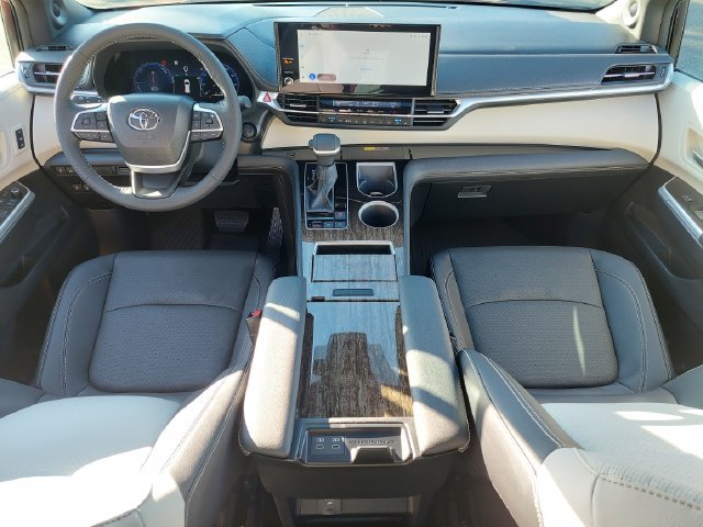 Used 2026 Toyota Sienna Limited AWD/4WD image 3