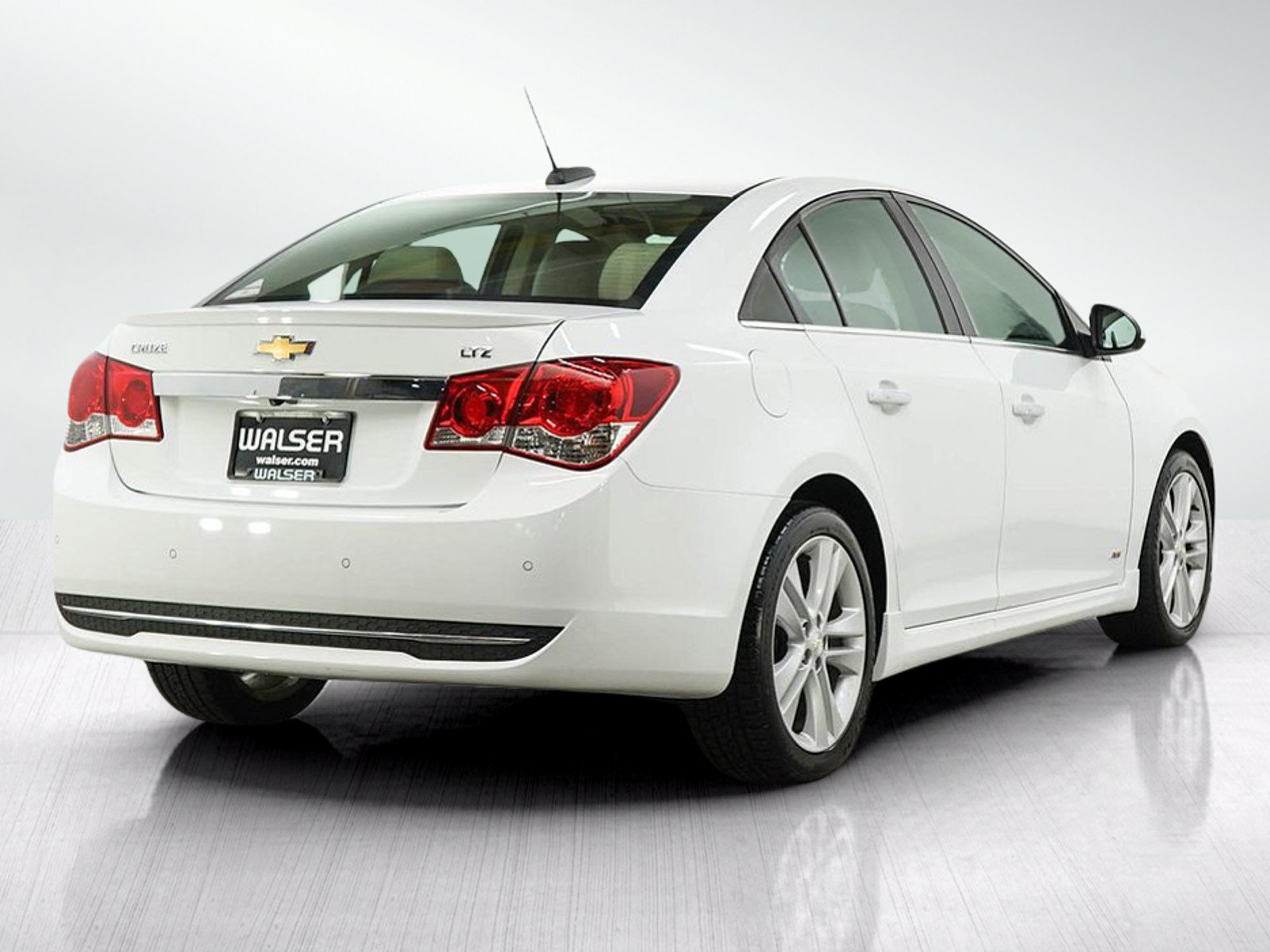 Used 2015 Chevrolet Cruze LTZ w/ Sun, Sound and Sport Package FWD image 5