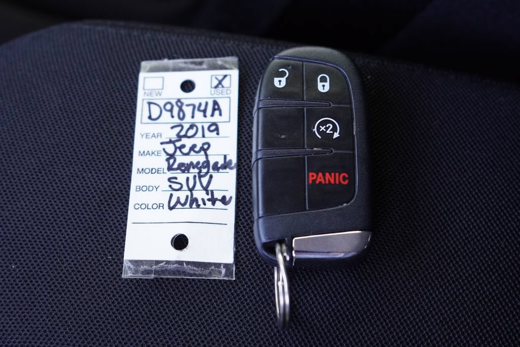 Used 2019 Jeep Renegade Latitude w/ Cold Weather Group FWD image 31