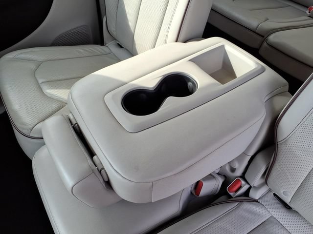 Used 2019 Chrysler Pacifica Limited FWD image 28