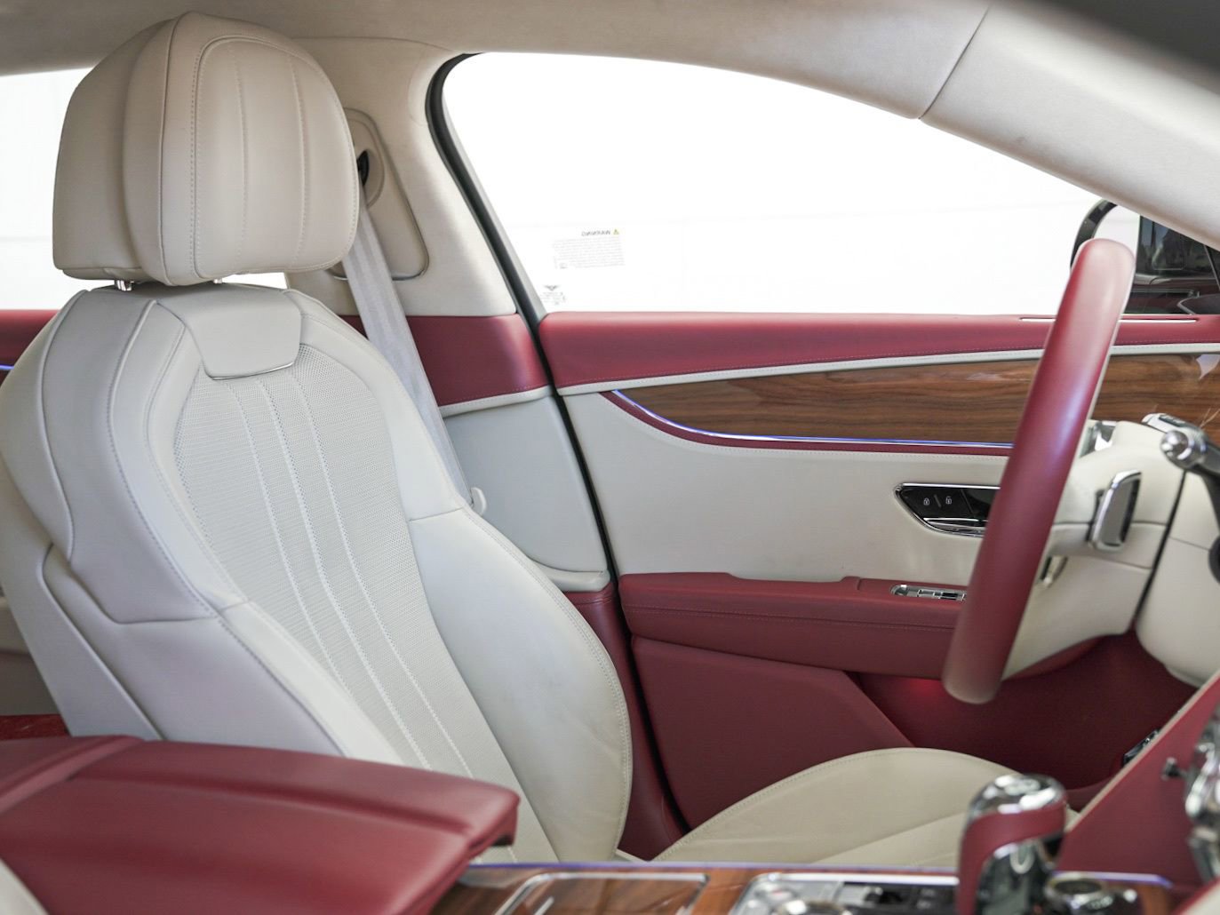 Used 2023 Bentley Flying Spur V8 image 34