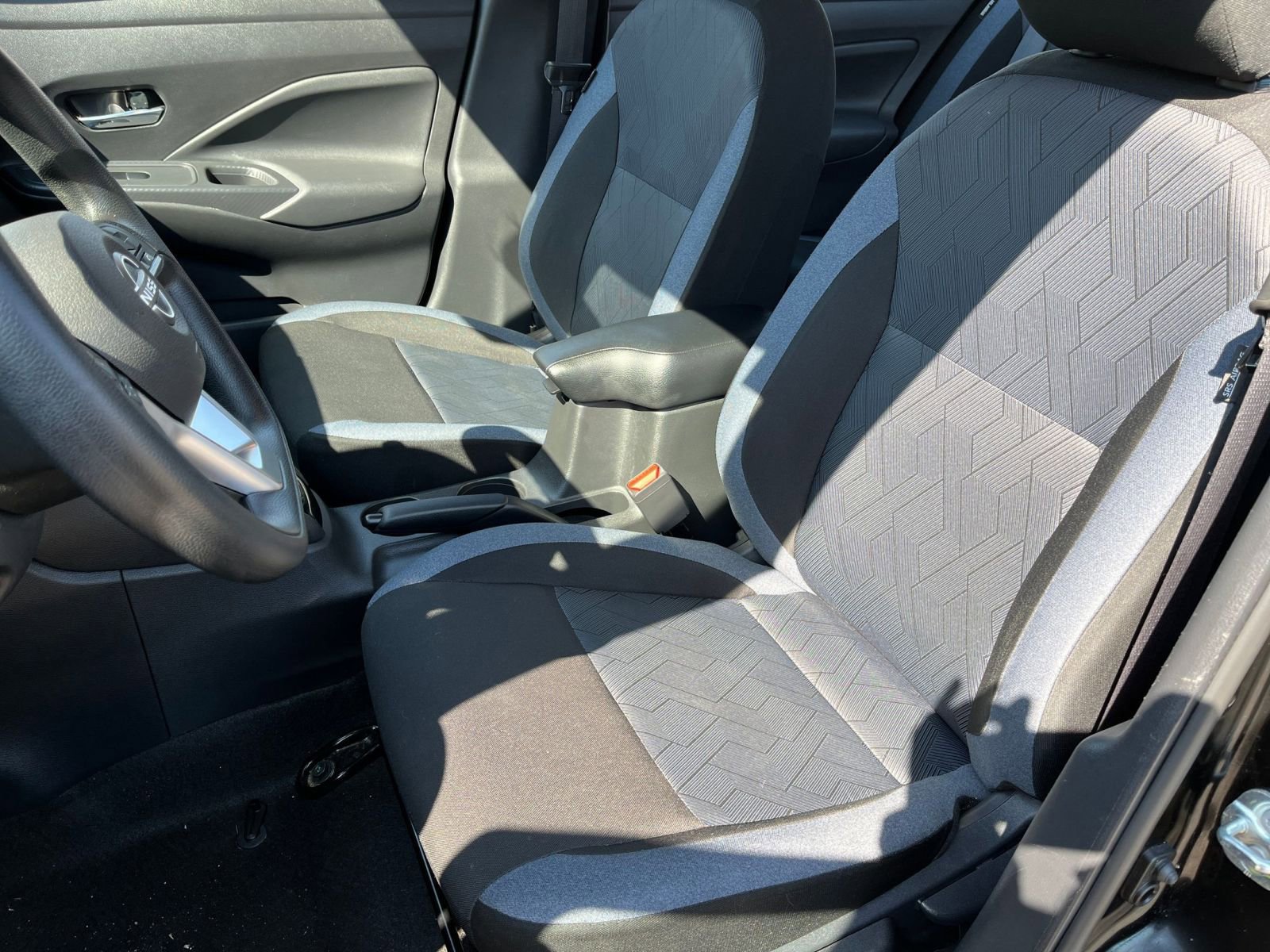 Used 2025 Nissan Versa SV image 33