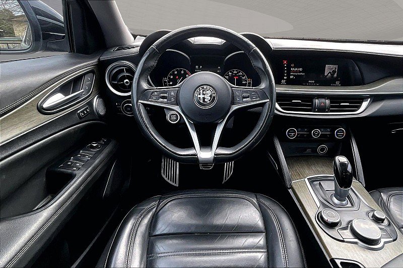 Used 2019 Alfa Romeo Stelvio Ti Lusso w/ Quick Order Package 22X Lusso image 5