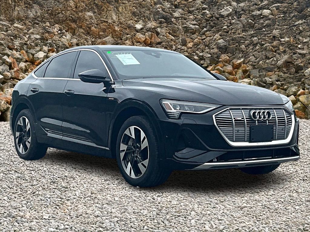 Used 2022 Audi e-tron Premium Plus w/ Premium Plus Package image 11