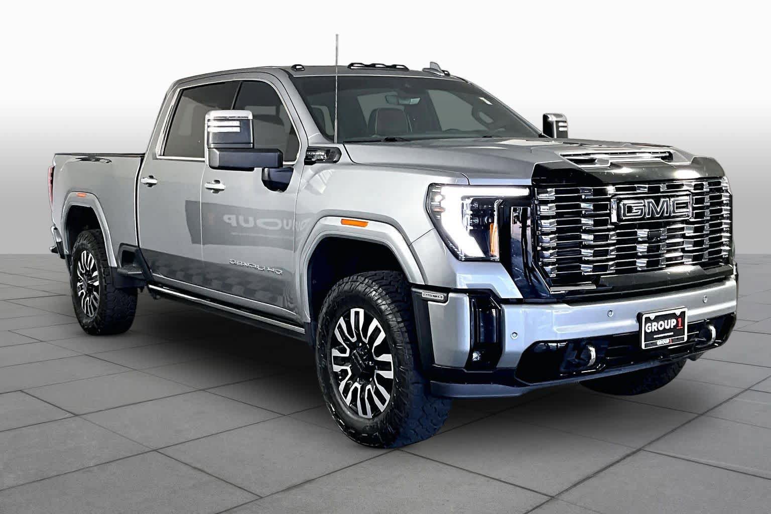 Certified 2025 GMC Sierra 2500 Denali Ultimate w/ Max Trailering Package AWD/4WD image 3