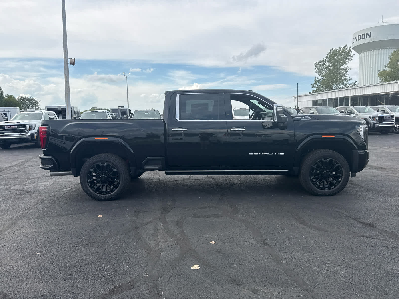 New 2026 GMC Sierra 2500 Denali Ultimate AWD/4WD image 6