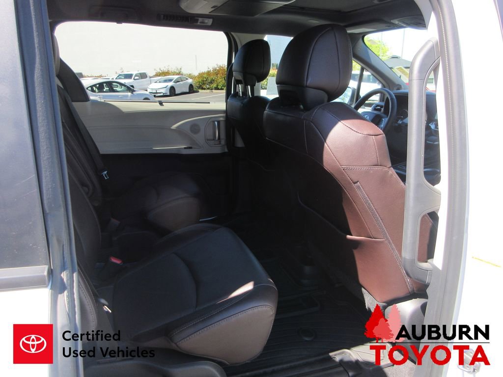 Certified 2023 Toyota Sienna Platinum image 16