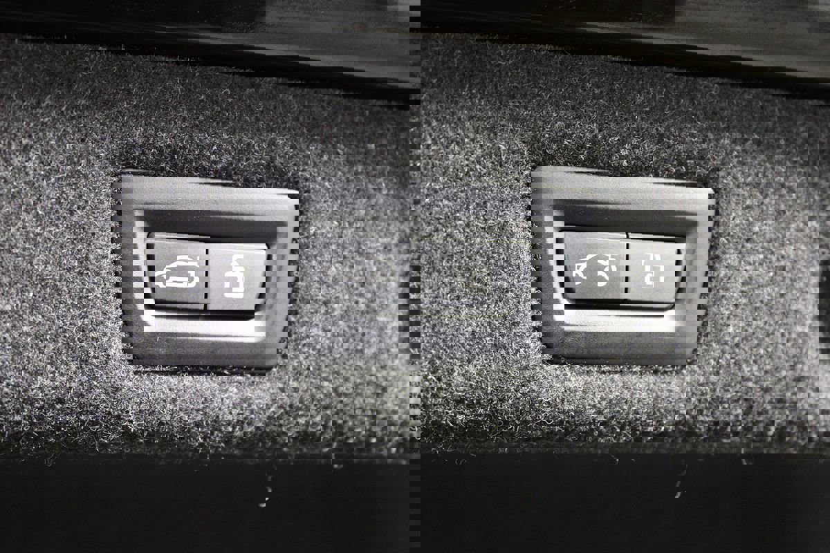 Used 2023 BMW 530e w/ M Sport Package image 29