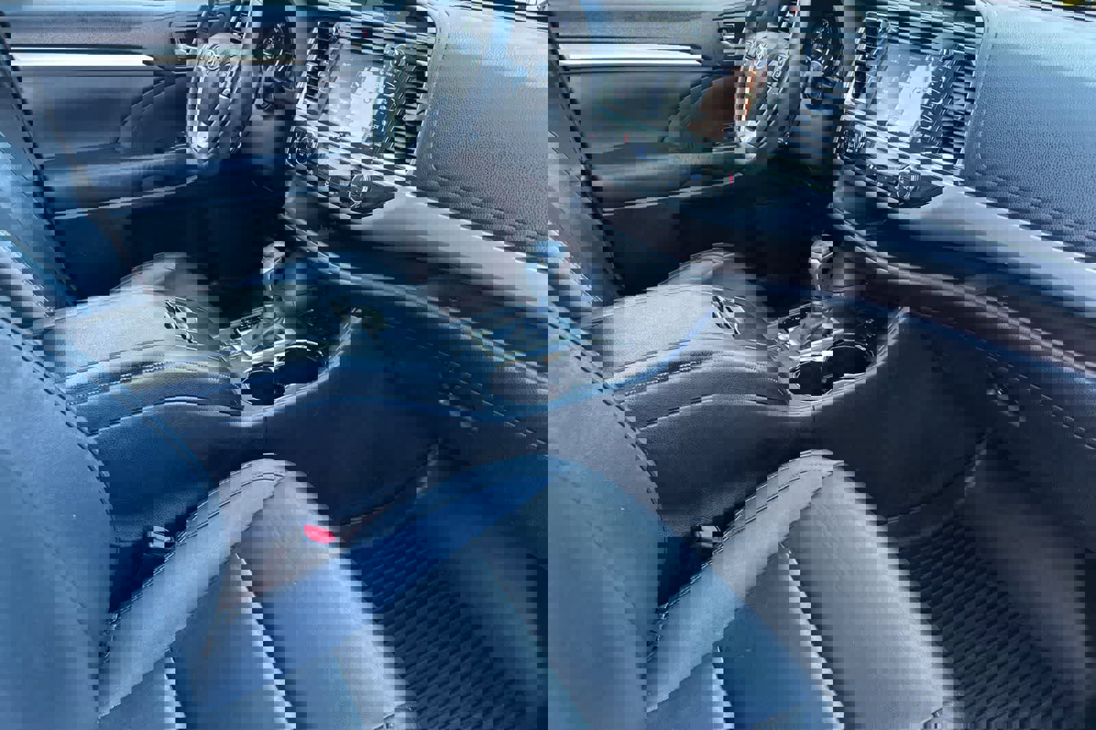 Used 2016 Toyota Highlander XLE image 18