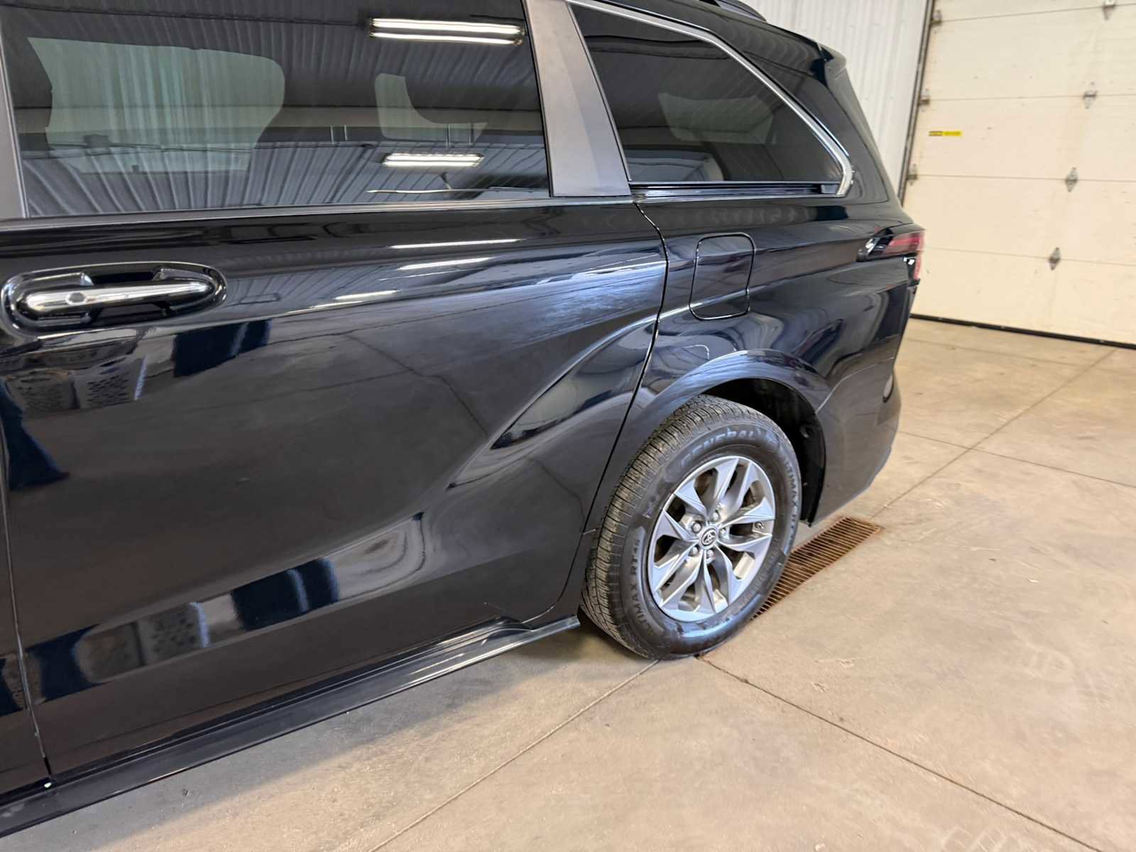 Certified 2023 Toyota Sienna XLE AWD/4WD image 10