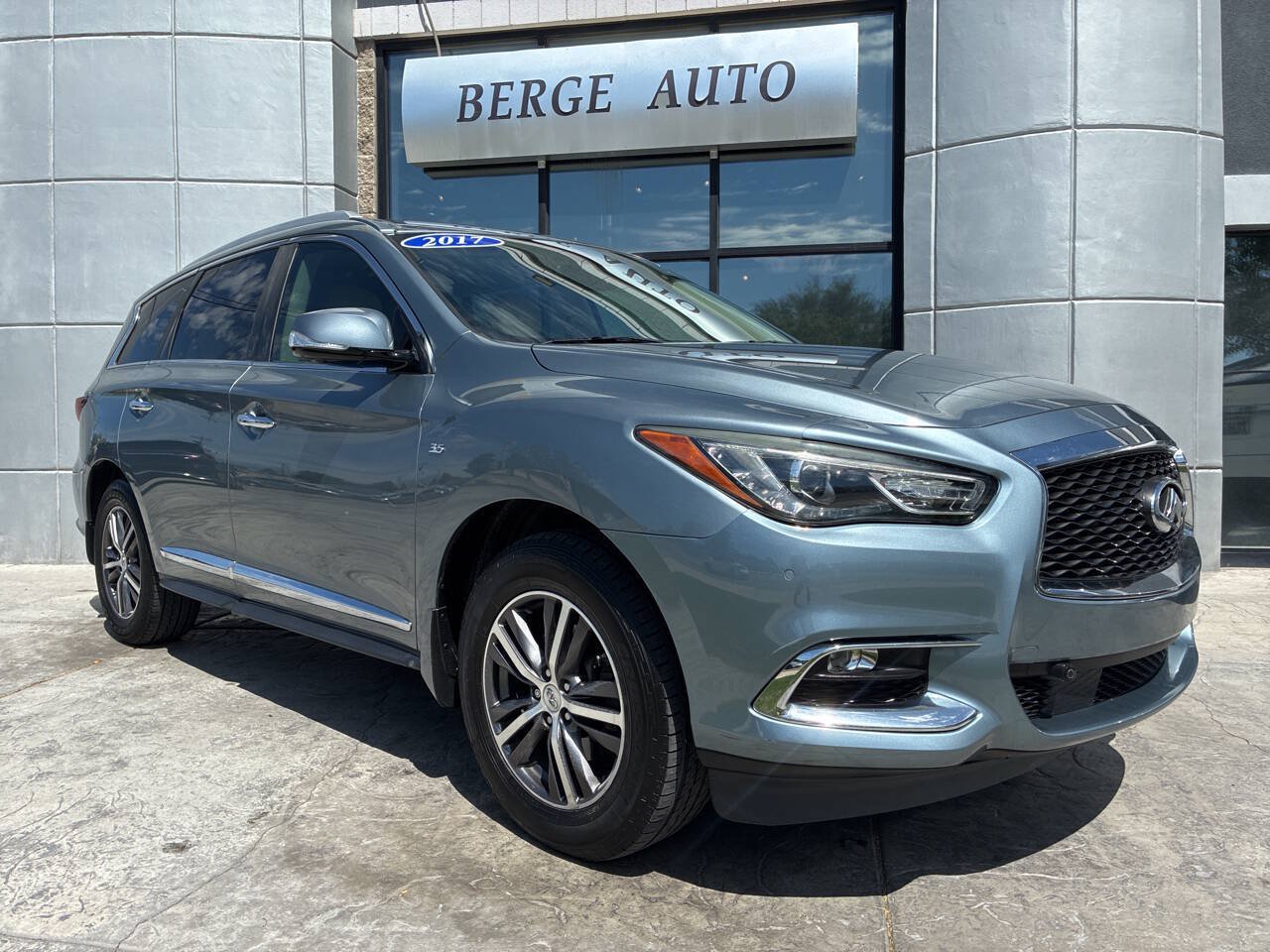 Used 2017 INFINITI QX60 Luxe w/ Premium Plus Package