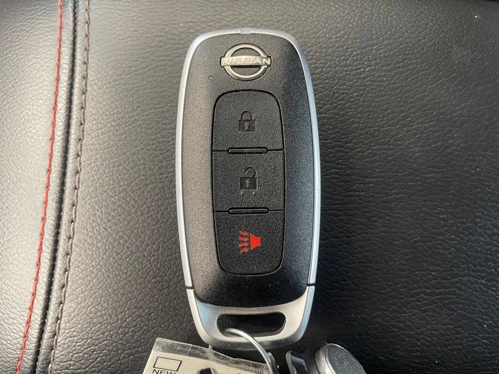 Certified 2025 Nissan Kicks SR FWD image 18