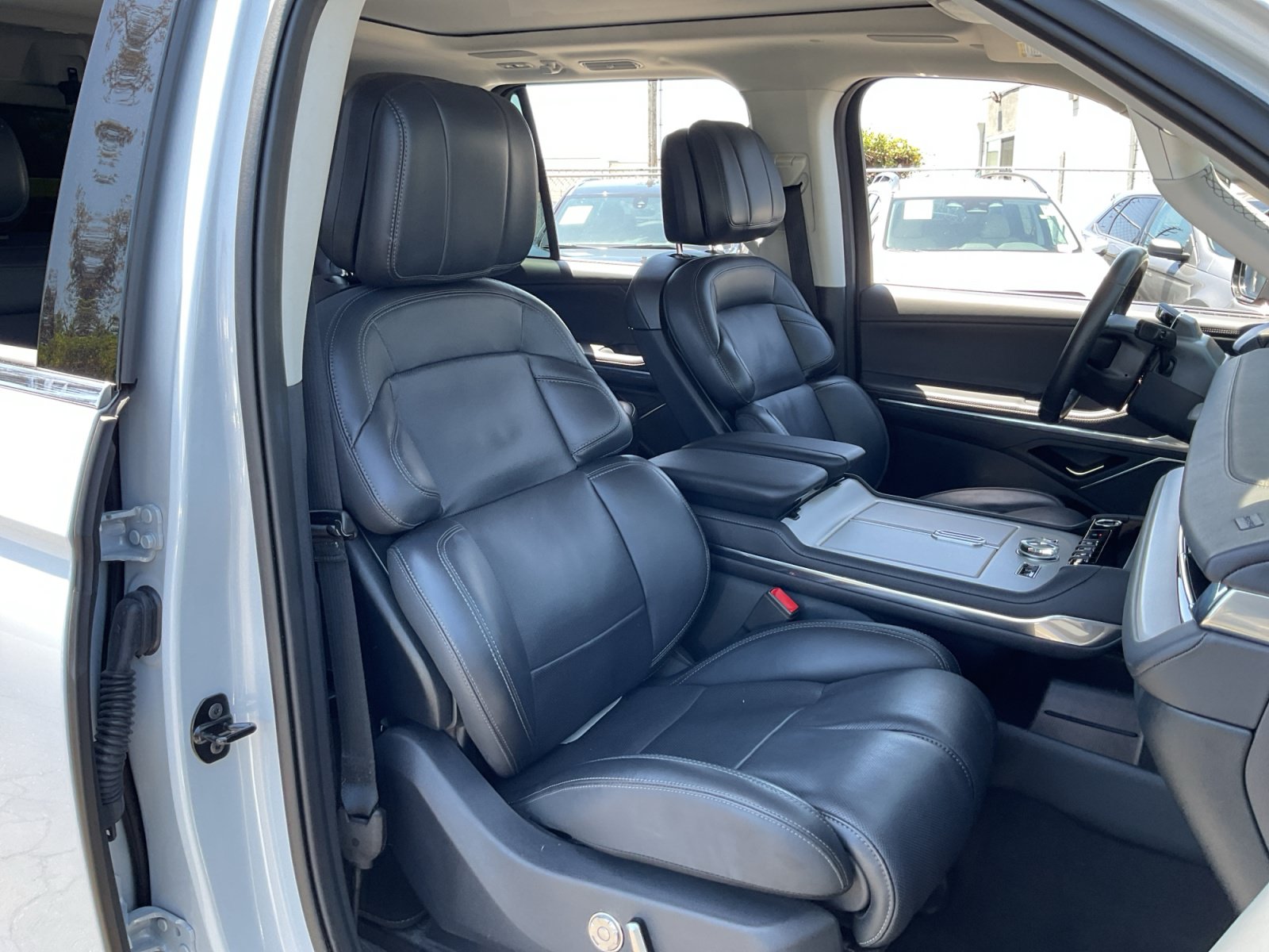 Used 2025 Lincoln Navigator Reserve AWD/4WD image 21