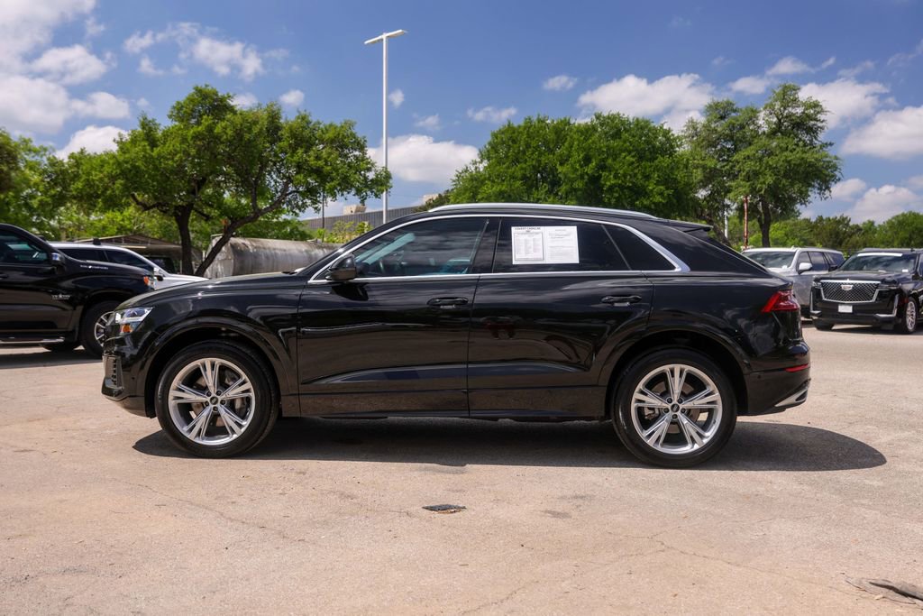 Used 2022 Audi Q8 Premium image 2