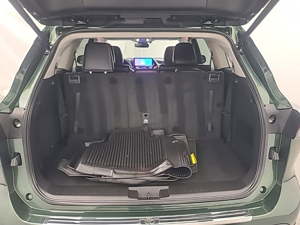 Used 2025 Toyota Highlander Platinum image 19