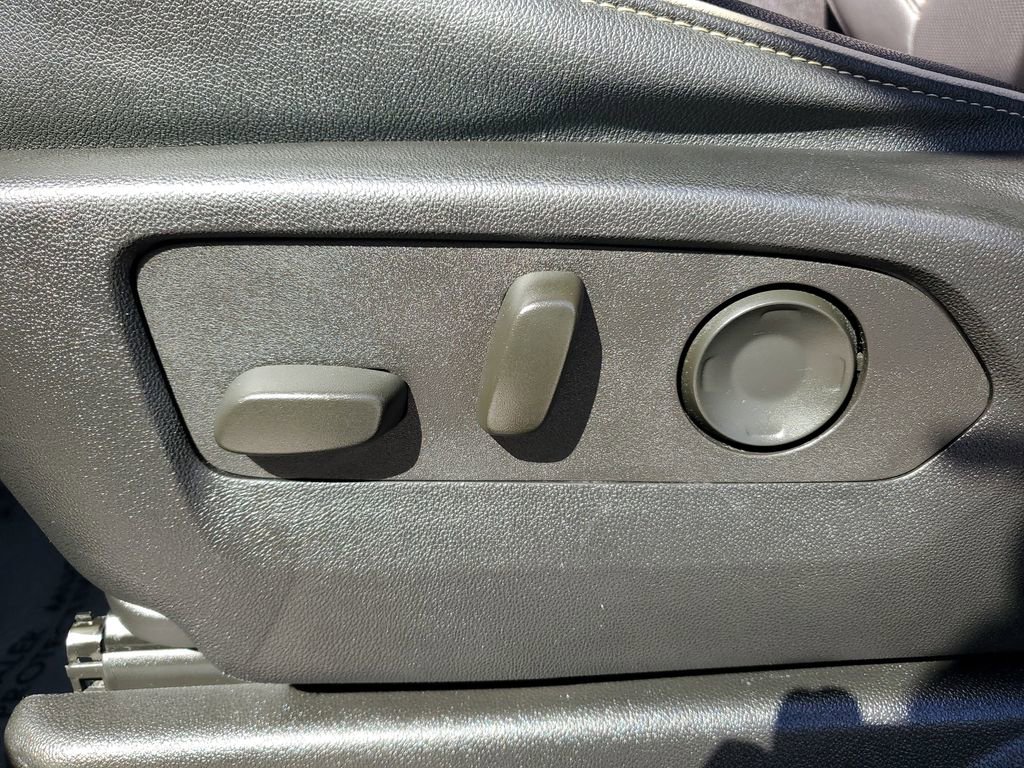 Used 2024 GMC Yukon SLT image 24