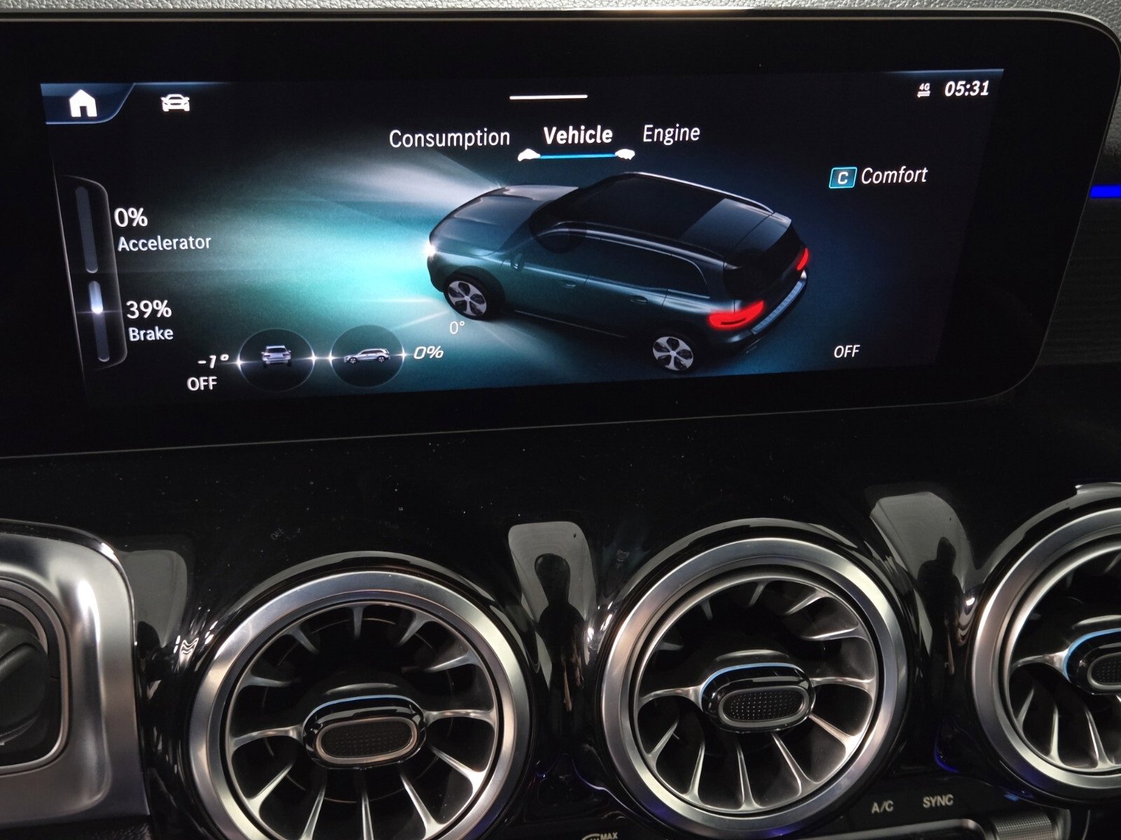 Used 2025 Mercedes-Benz GLB 250 image 32