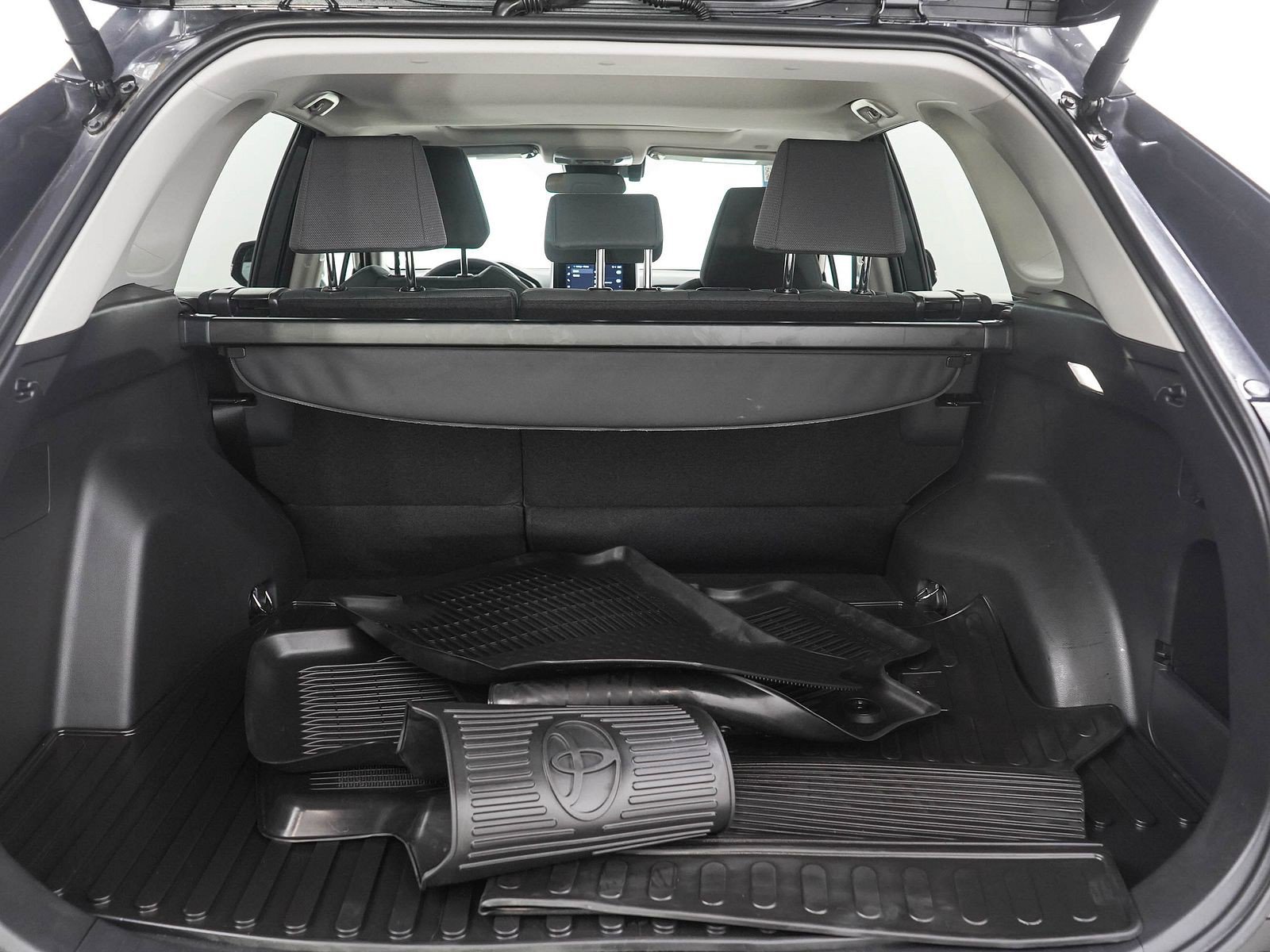 Used 2025 Toyota RAV4 XLE w/ Convenience Package AWD/4WD image 9