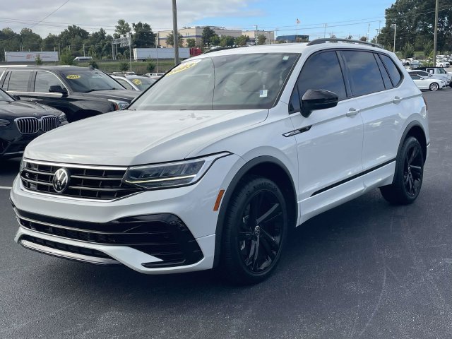 Certified 2023 Volkswagen Tiguan SE R-Line FWD image 3