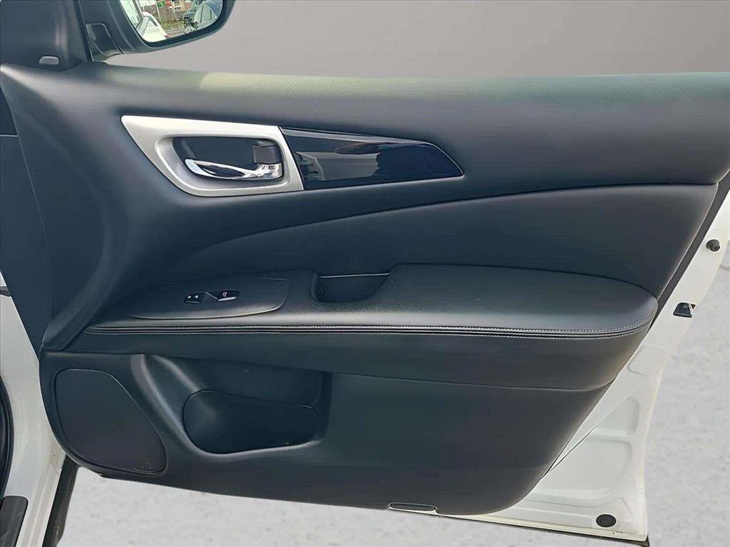 Used 2019 Nissan Pathfinder SV w/ SV Tech Package AWD/4WD image 24