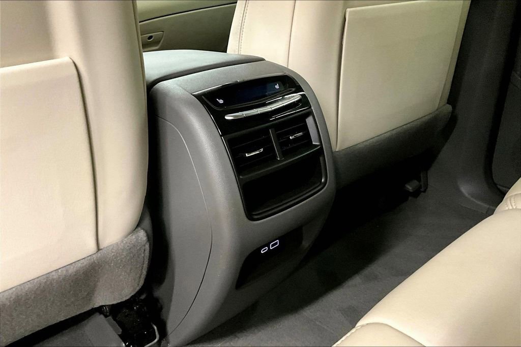 Used 2021 Cadillac XT5 Premium Luxury w/ LPO, Floor Liner Package AWD/4WD image 10