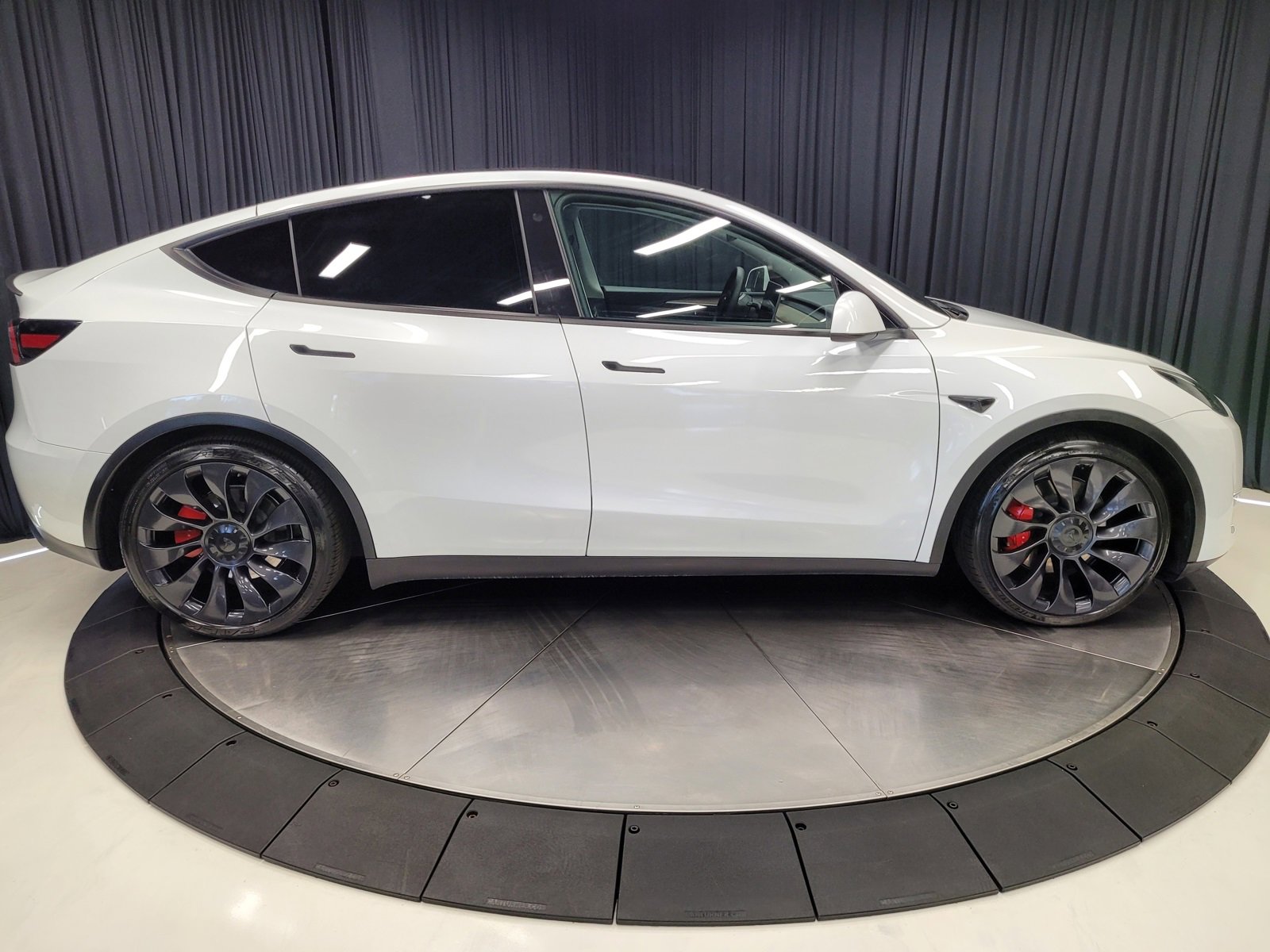 Used 2023 Tesla Model Y Performance image 12