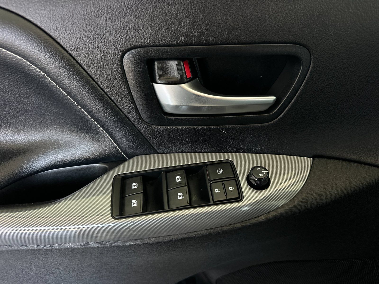Used 2017 Toyota Sienna SE Premium FWD image 10